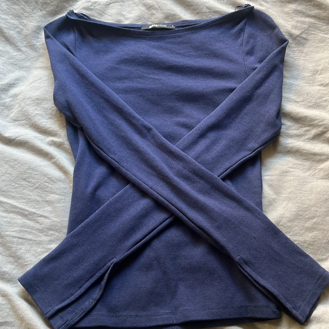 Mörkblå långärmad topp från Gina Tricot