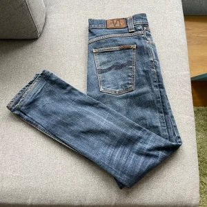 Nudie jeans - Asfeta nudie jeans i modellen grim Tim st 33:34 men sitter ungefär som 31:32. pris kan diskuteras