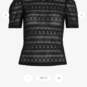 Spets T-shirt - Svart spets T-shirt ifrån märket Vila. Köpt för länge sedan men aldrig använd