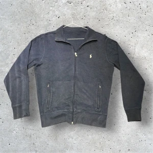 Ralph Lauren  - Ralph Lauren - skick 9,5/10 - storlek S - modellen ar 175 cm längd - nypris ca 2300kr mitt pris 499 - pris kan diskuteras vid snabb affär!