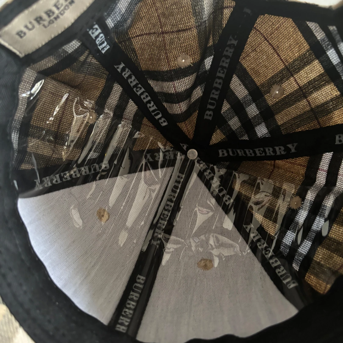 Rutig keps från Burberry - 3