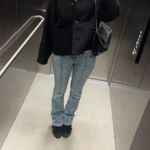 Jeans - Trendiga lågmidjade jeans från bershka!💕💕