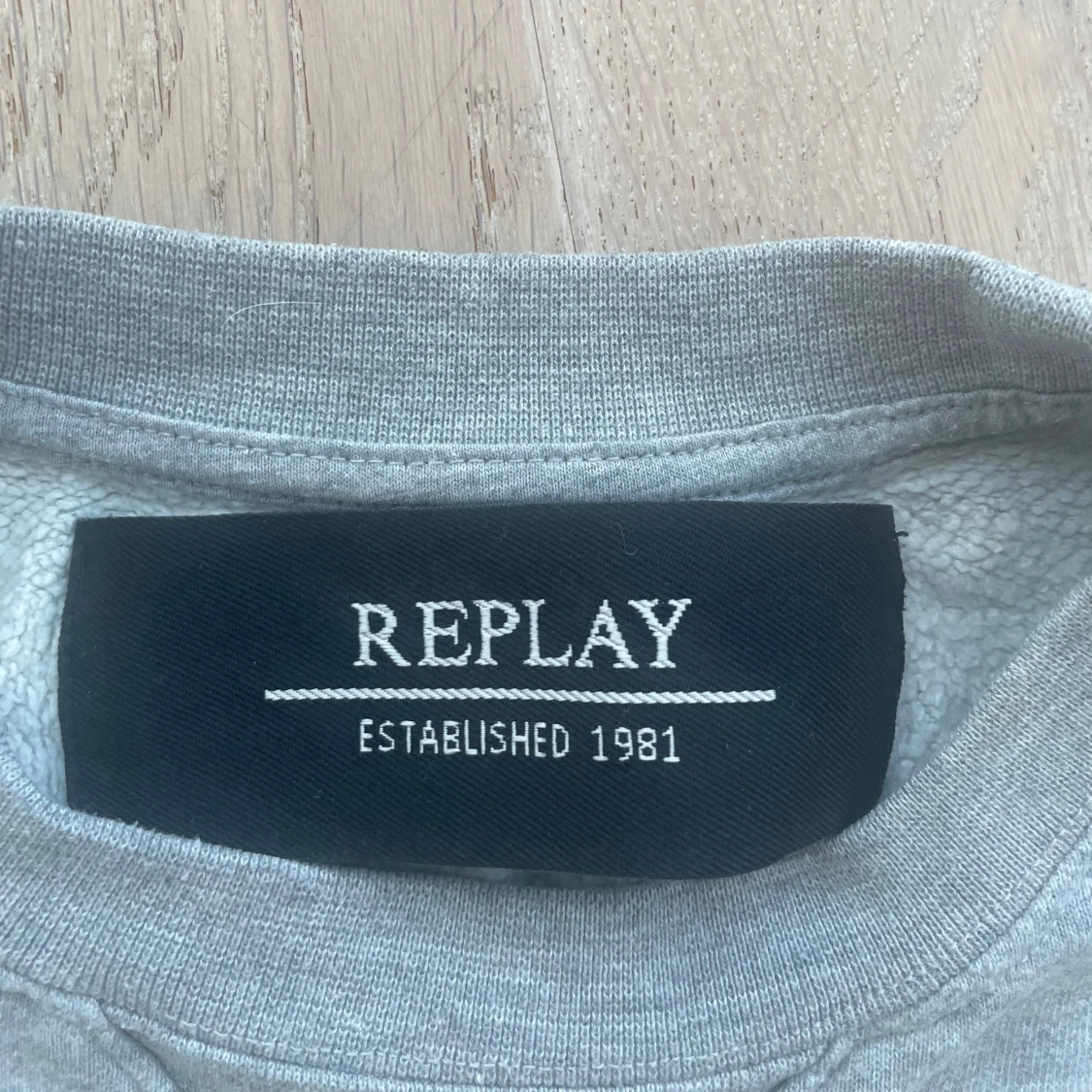 Grå sweatshirt från Replay - 1