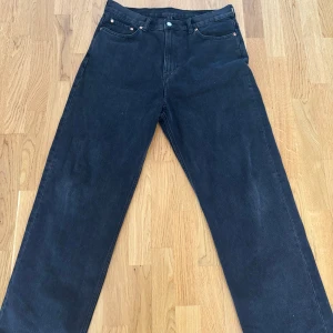 Weekday jeans - Weekdayjeans storlek 32/32 loose fit. Pris: 300kr. Skick: som nya 