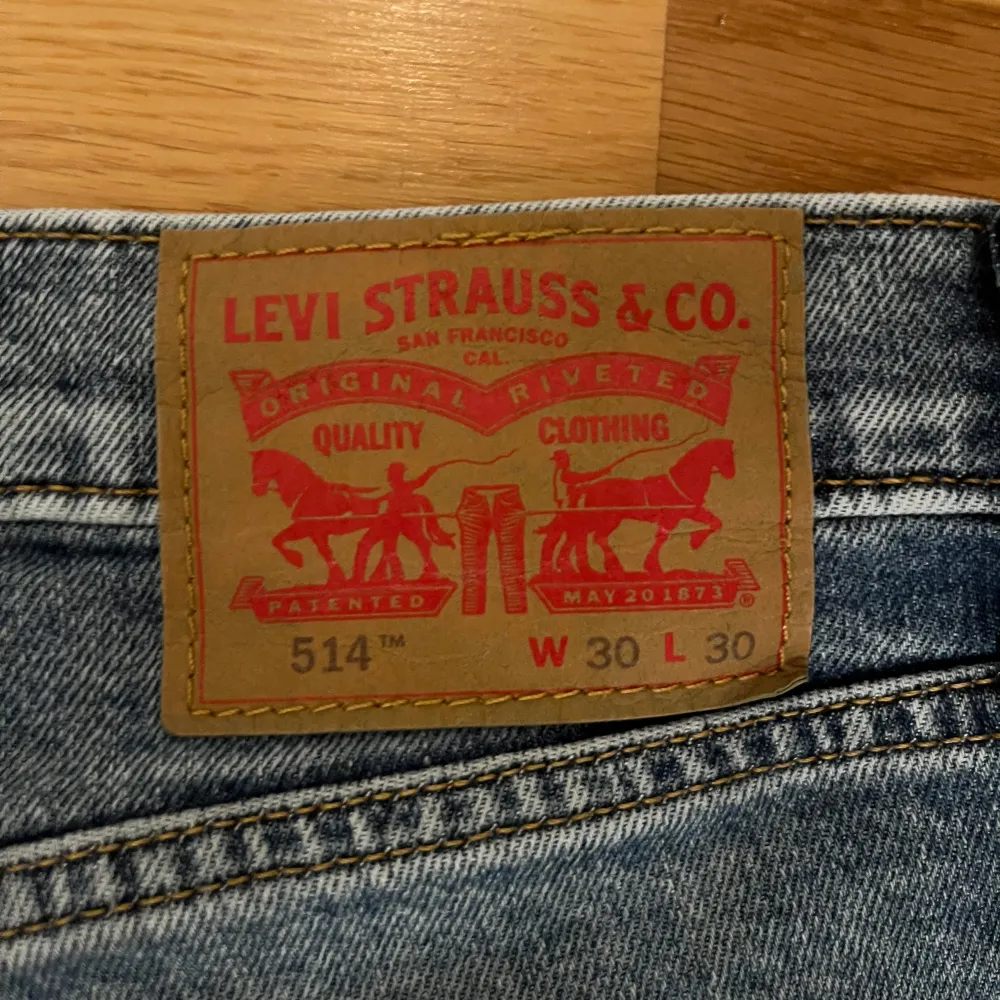 Säljer mina Levi’s jeans pga ingen användning. Modellen är 514 och storleken är W30, L30. Bara att höra av sig vid frågor!. Jeans & Byxor.