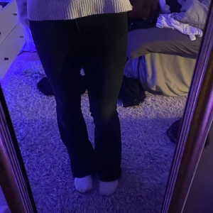 only jeans - helt nya använt en gång så de är i väldigt bra skick köpte de för 500kr💞