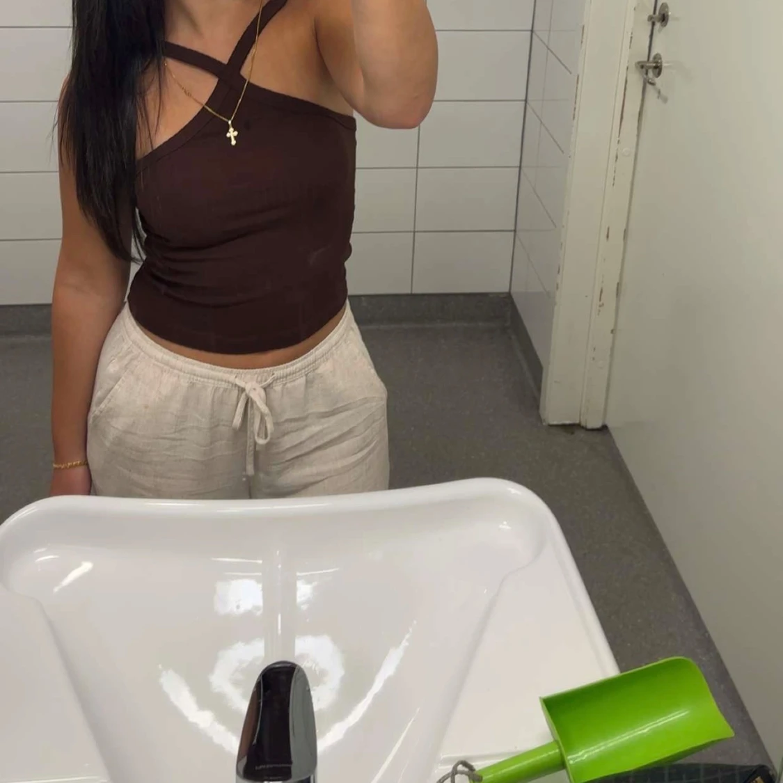 Brun oneshoulder topp