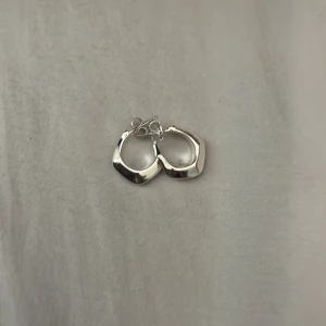 Örhängen  - Inte använda örhängen från Kappahl säljer då jag inte använder silver 🤩