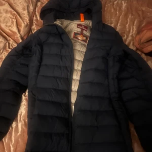 Parajumper jacka - As snygg parajumper dam jacka för rimligt pris, mörkblå storlek S kan också passa M