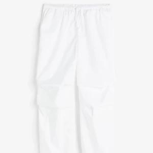 Parachute pants vita - Kommer inte till användning längre. Går bra att köpa med köp nu :) Om man vill betala med Swish skickar jag med Postnord. Dm om du har några frågor eller vill ha fler bilder!