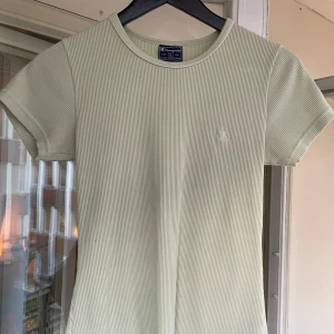 Champion tshirt - Söt vintage champion tee! Ribbad i ljusgrönt💚