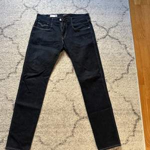 Helt nya jeans från replay. Storlek 34/34 Modell - Anbass