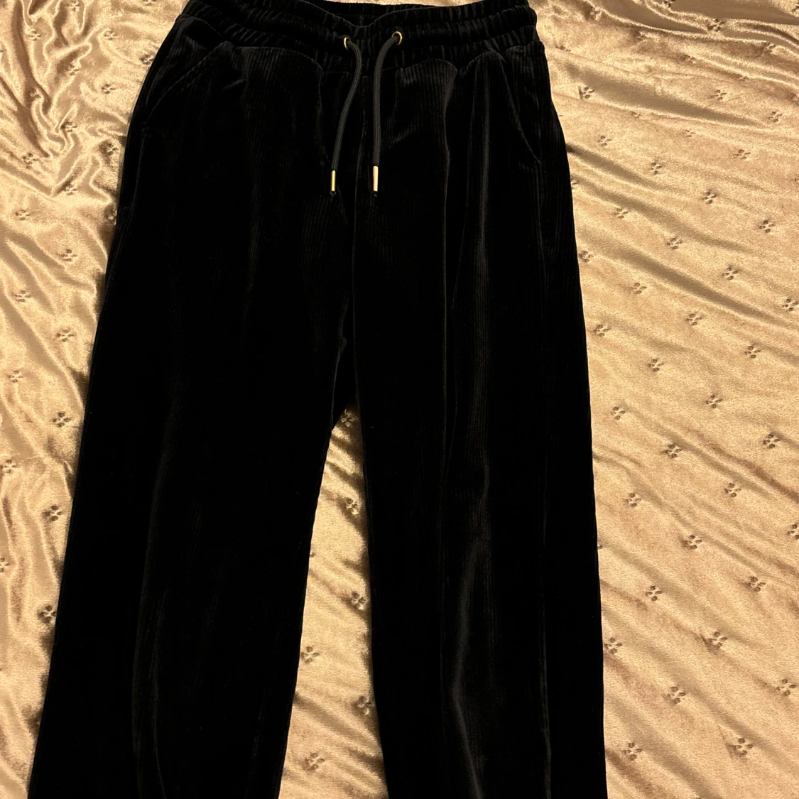 Svarta manchesterbyxor med snörning - 90