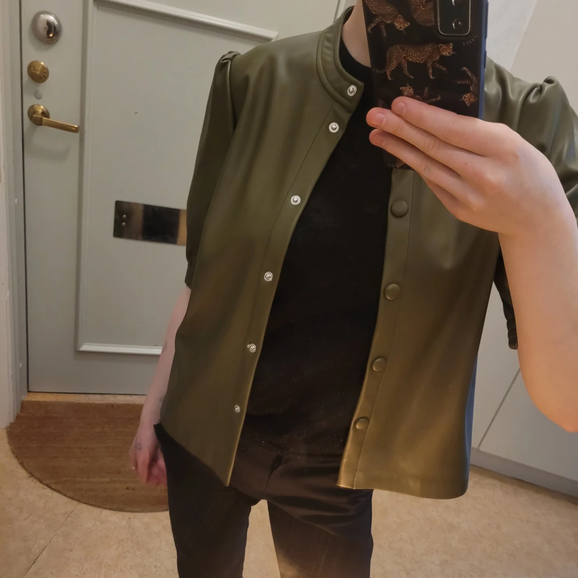 Khaki färgad läder kofta  - 90