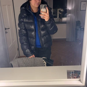 Moncler maya  - Mycket bra skick Lagad en spricka men syns knappt 