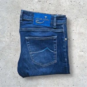 Jacob Cohen Jeans - 622 - Säljer dessa trendiga Jacob Cohen jeansen!  Size - 31 Condition - 10/10 Hör av er i PM vid eventuella frågor!