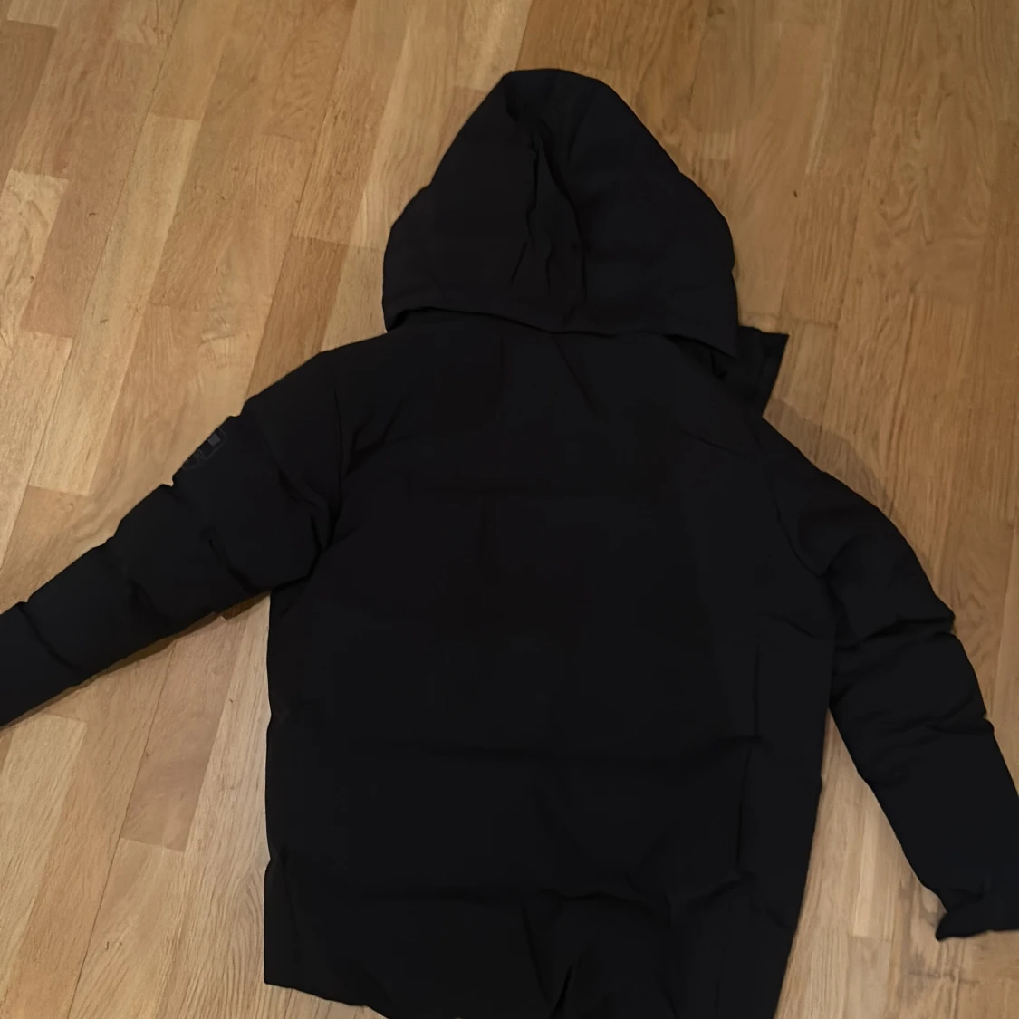 Svart dunjacka från Sail Racing - 90