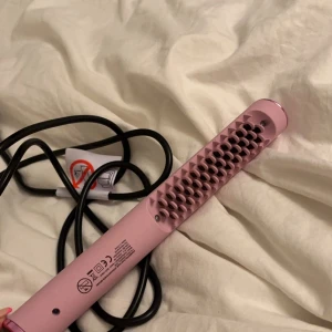 Plattång - Normal - Plattång som borstar samtidigt, helt ny, var inte just denna storlek jag ville ha men bra kvalite 