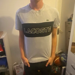 Lacoste t shirt - Riktigt fet Lacoste tröja. Nypris 800