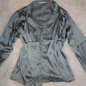 Pyjamaströja - Satin pyjamas tröja ifrån lager157. Strl L  Endast provad 