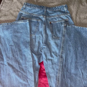 H&M Jeans - Som nya nästan aldrig använt.  Midja: 36  Läng: 106