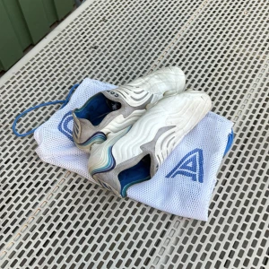 Adidas Copa Sense  - Säljer mina gamla fotbollsskor säljer dessa då jag har köpt nya dessa skor är nog de skönaste skorna jag någonsin spelat i. Rekommenderar stark. skicket är ksk inte en 10/10 men fungerar fortfarande finemang. Köpta från Unisport för 2199 kr.