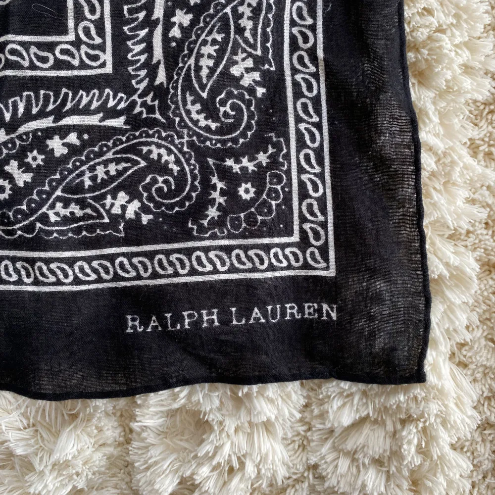 Fin bandana/scarf från Polo Ralph Lauren, aldrig använd!. Övrigt.