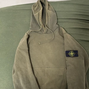 Stine island hoodie grön - Jätte fin Stone island hoodie och i bra form och pris är 1500