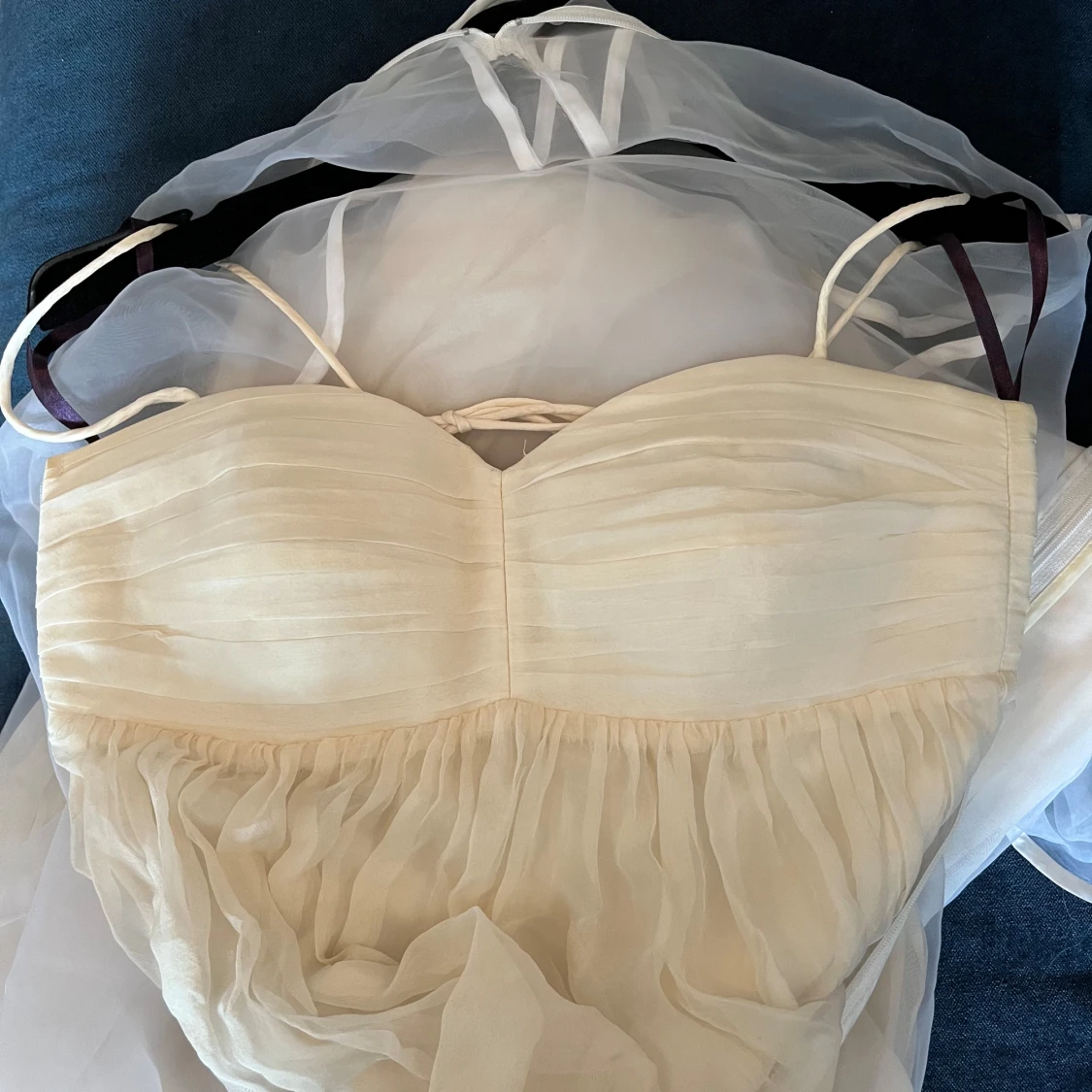 By Malina balklänning