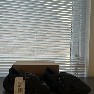 Yeezy foam runners  - Yeezy foam runners köpta för 1 månad sedan från Jd sport, pris kan diskuteras vid snabb affär ☺️