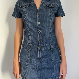 Jättesnygg jeansklänning - Nyskick, skriv privat vid frågor, pris kan diskuteras💘