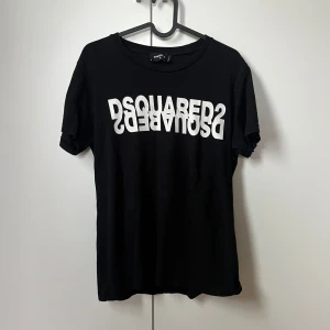 Dsquared T-shirt  - Används inte , bra skick 