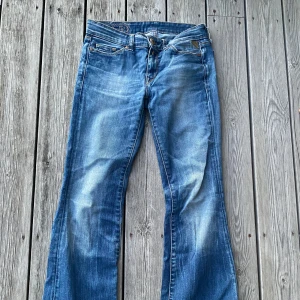 Replay jeans - Low waist bootcut replay jeans. 150kr+frakt Midjemått 70cm innerbenslängd 74cm