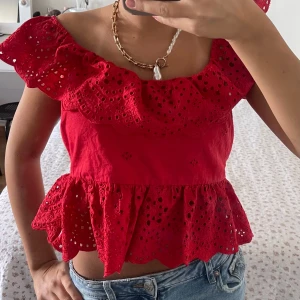 Röd topp - Fin topp från hm med öppen rygg 