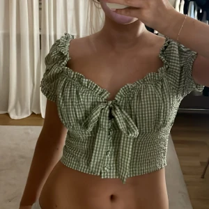 Topp - Söt topp , aldrig använd 