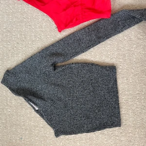 One shoulder topp - En jätte elastisk snygg topp ifrån hm. Skriv för fler bilder på 💗