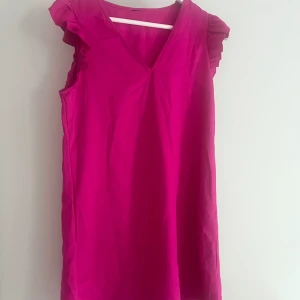 Rosa/lila klänning - Bra skick. Aldrig använd
