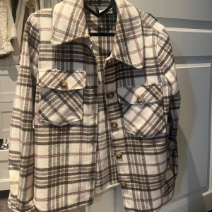 Mönstrad kavaj/jacka - Mönstrad kavaj/jacka. Använd 1 gång 