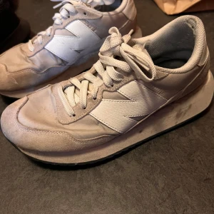 New balance skor dam 237 - Säljer dessa som är måttligt använda 