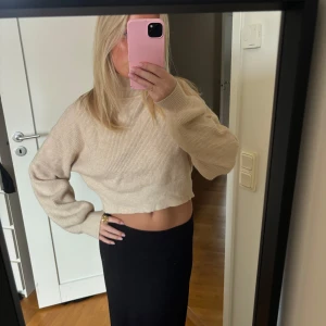 Stickad tröja - Beige stickad tröja