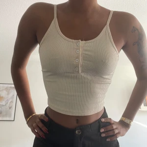 Ribbat linne - Använd 1 gång så i bra skick!