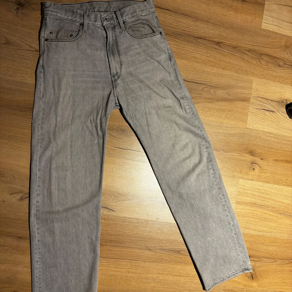 Gstar jeans skick 8/10 Model relaxed straight  Köpta för 1100. Jeans & Byxor.