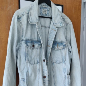 Pull & bear jeansjacka - Oversized jeansjacka. 