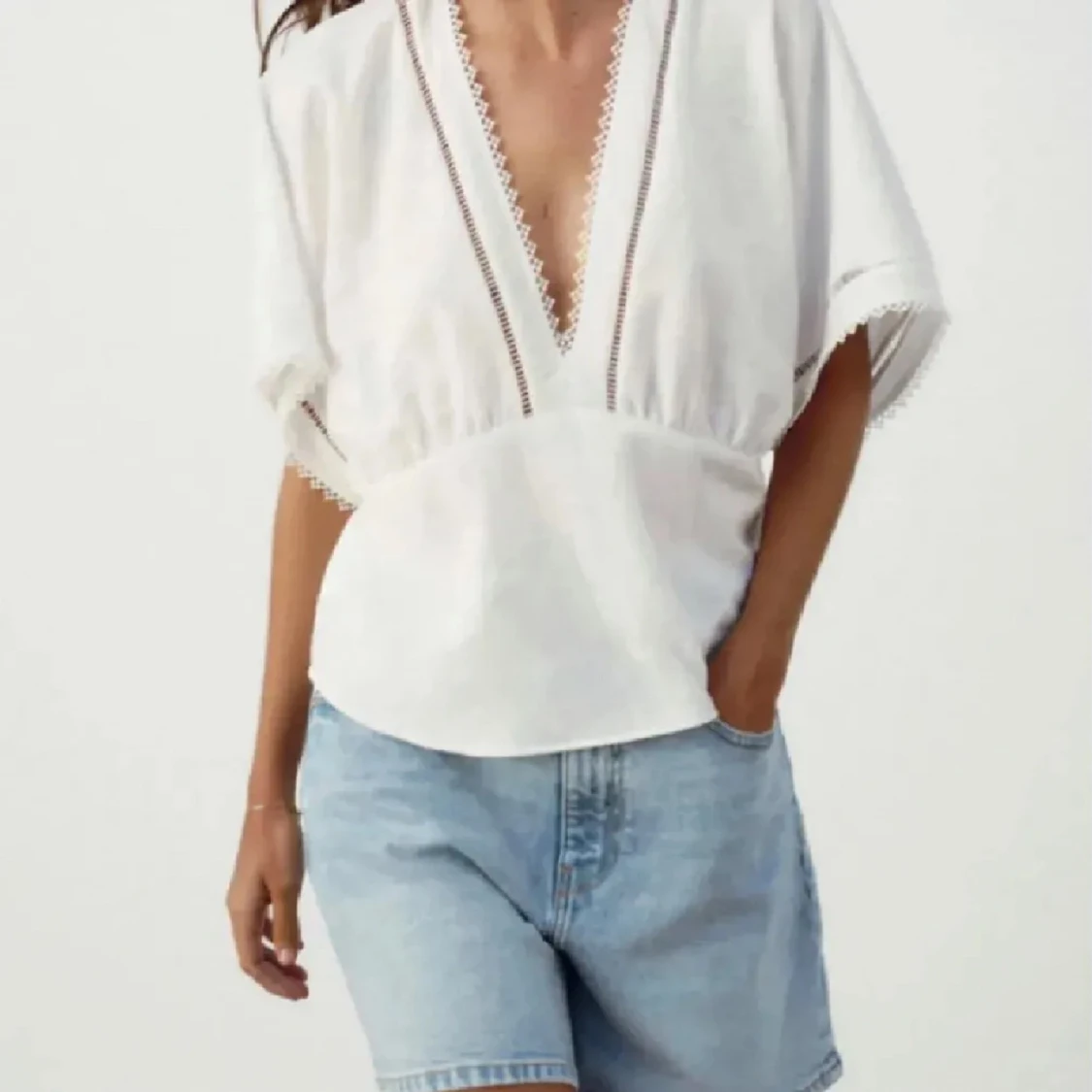 Trendig blus med detaljer - 91