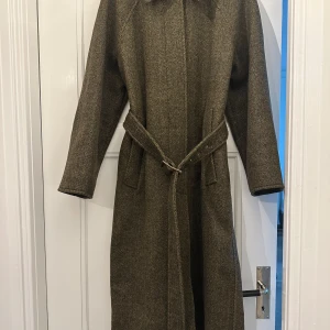 Acne Studios Coat - Never used. Herringbone green wool blend coat.   Material: 8% polyamide, 24% polyester, 68% wool