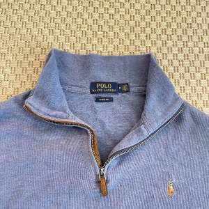 Polo Ralph Lauren halvzip pullover sweatshirt My model 2024 inga skador  Medium  Blue    #Poloralphlauren #ralphlauren #halvzip #2023 #2024 #menswear #mensfashion #luxuryfashion #luxurybrand #oldmoney #halfzip #knittedjumper #knittedsweater #kn