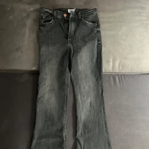 Bootcut jeans stl 34 - Bootcut jeans stl 34. Använd fåtal gånger. 