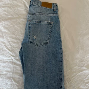 Jeans  - Har växt ur dessa jeans. Men väldigt snygga att ha till en stickad tröja. Använt de sällan.