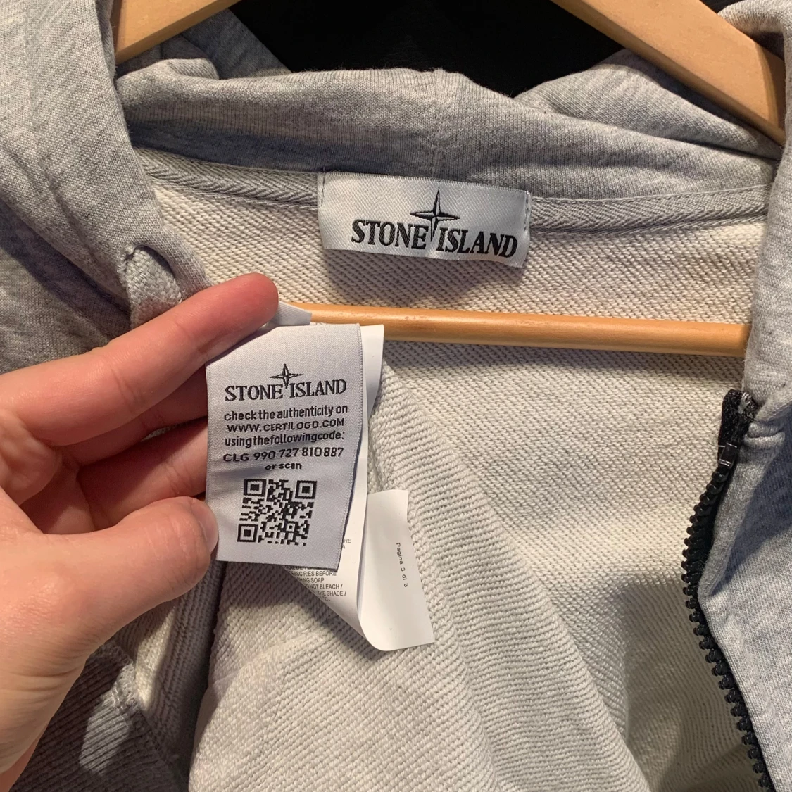 Grå hoodie från Stone Island - 92
