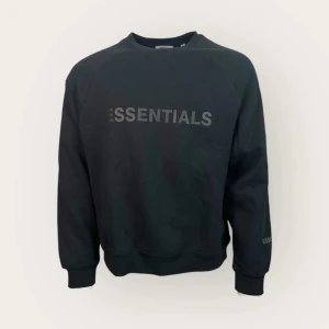 Essential tröja - En svart essential tröja i 9/10 skick och pris kan diskuteras 